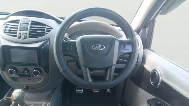 View Mahindra NuvoSport Image 13 Used Mahindra NuvoSport Image 13