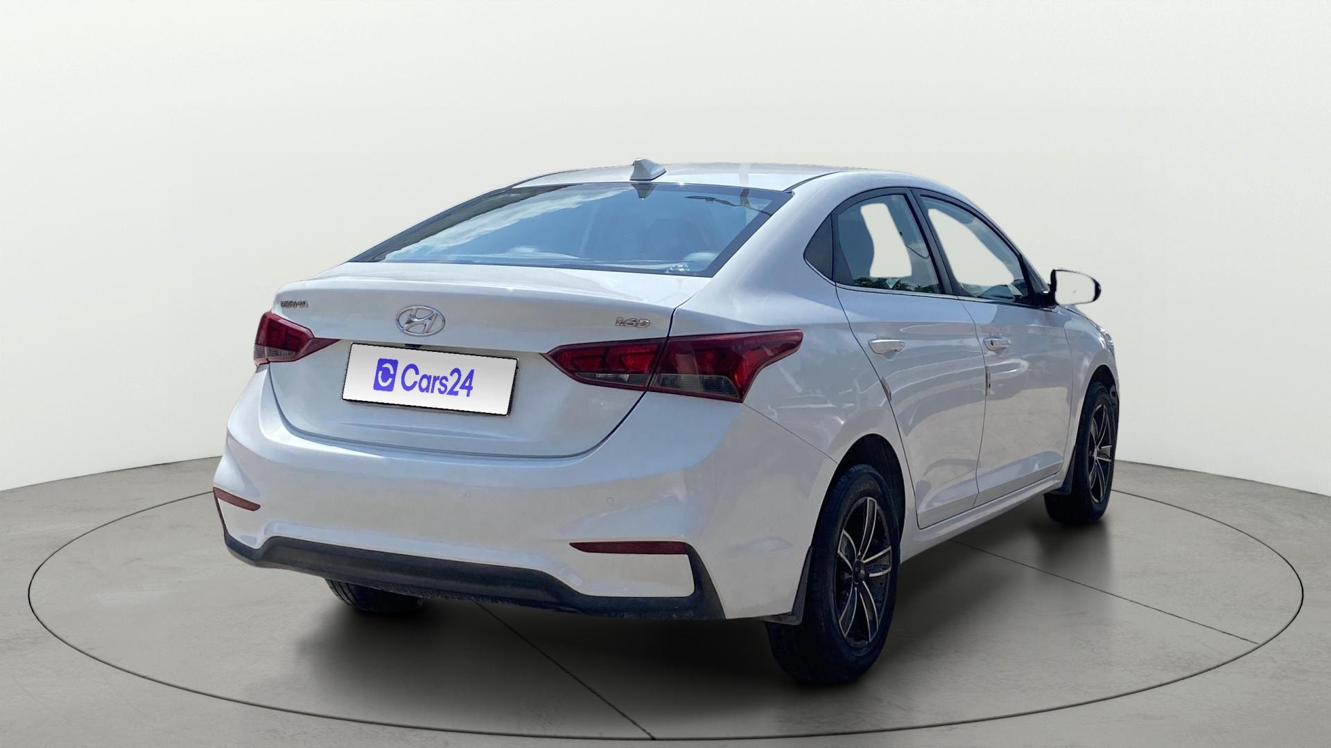 View 2018 Hyundai Verna 1.6 CRDI EX Image 43 Used 2018 Hyundai Verna 1.6 CRDI EX Image 43