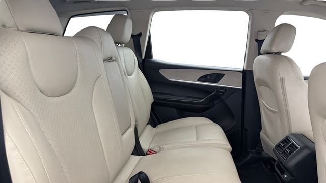 View Mahindra XUV700 Image 31 Used Mahindra XUV700 Image 31