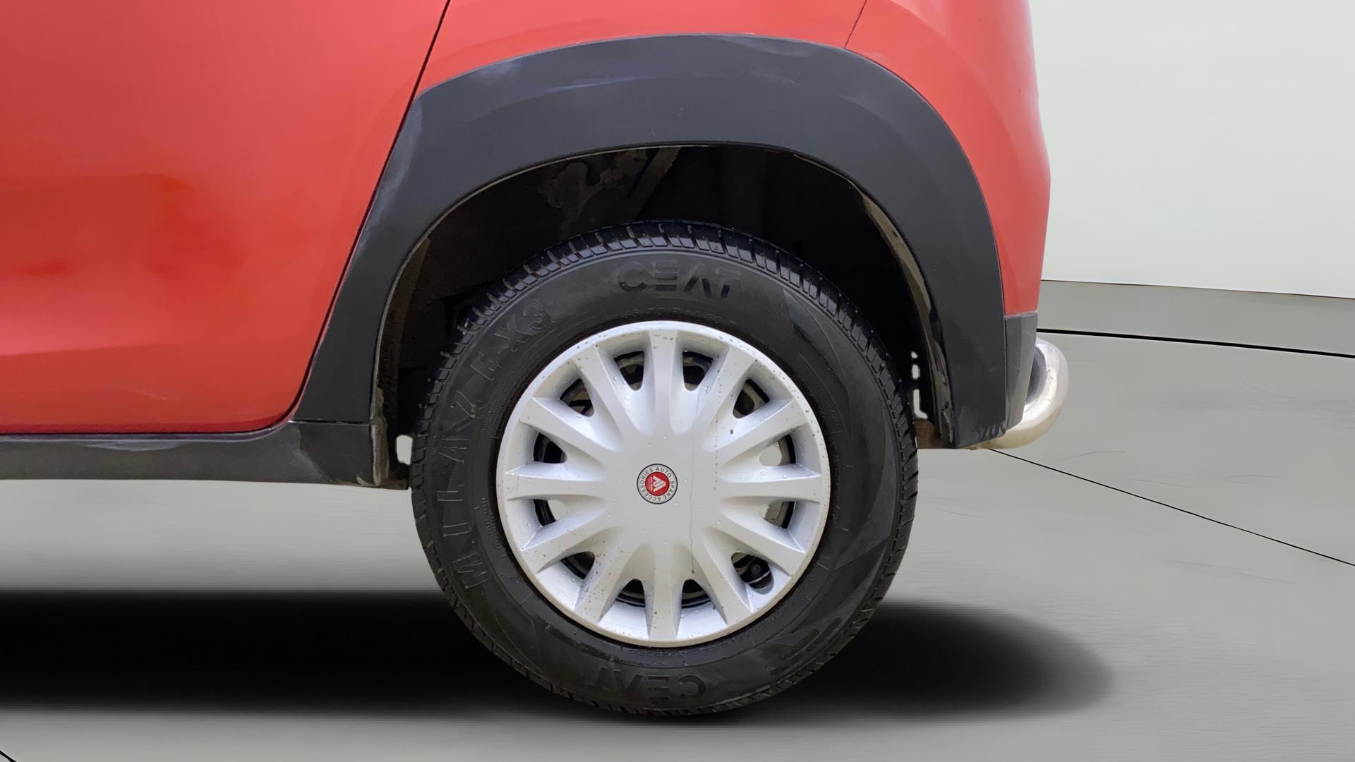 View 2017 Mahindra KUV100 K2 Petrol BS IV Image 11 Used 2017 Mahindra KUV100 K2 Petrol BS IV Image 11