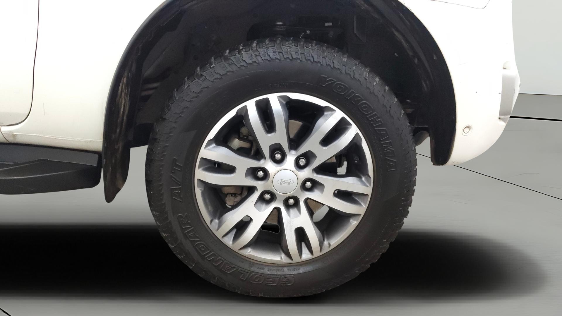 View 2017 Ford Endeavour 3.2L AWD AT Titanium Image 43 Used 2017 Ford Endeavour 3.2L AWD AT Titanium Image 43