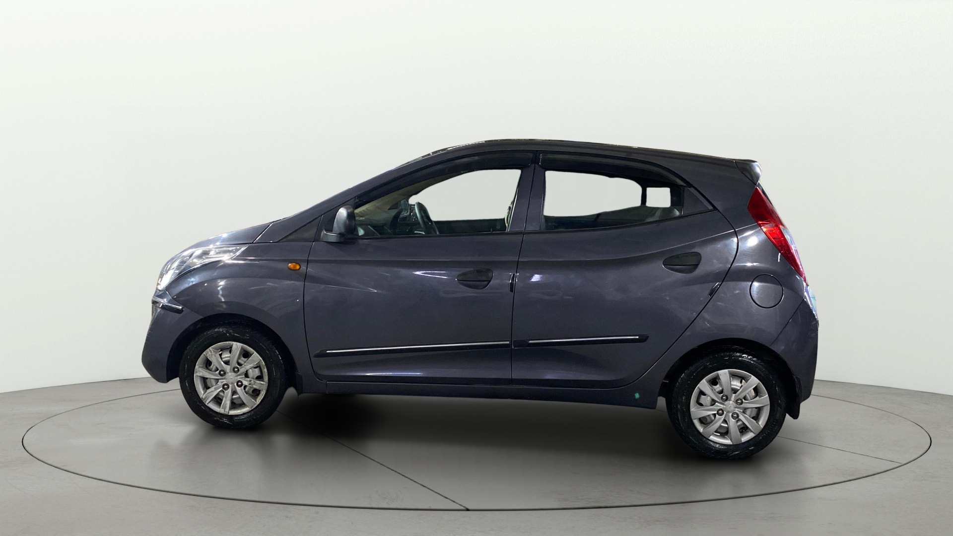 View 2018 Hyundai EON Era Plus Image 5 Used 2018 Hyundai EON Era Plus Image 5