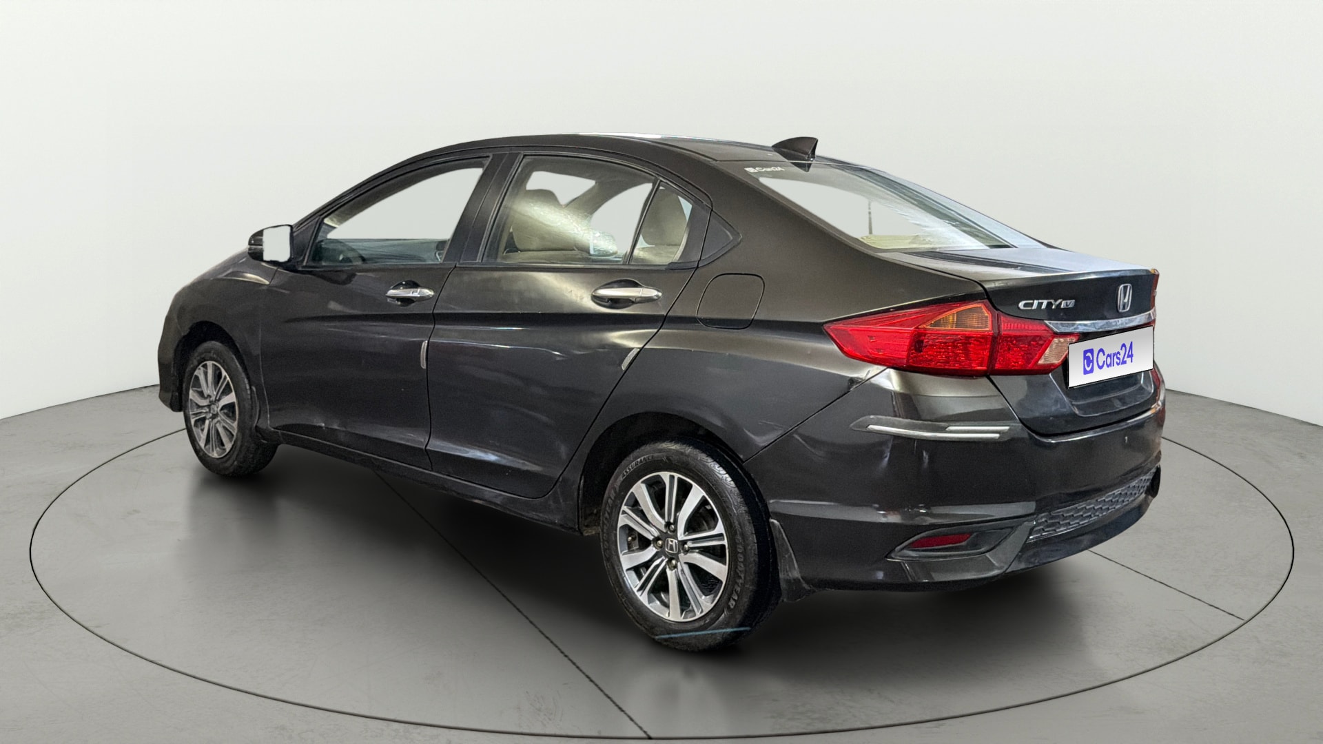 View 2017 Honda City ZX MT Diesel Anniversary Edition Image 2 Used 2017 Honda City ZX MT Diesel Anniversary Edition Image 2