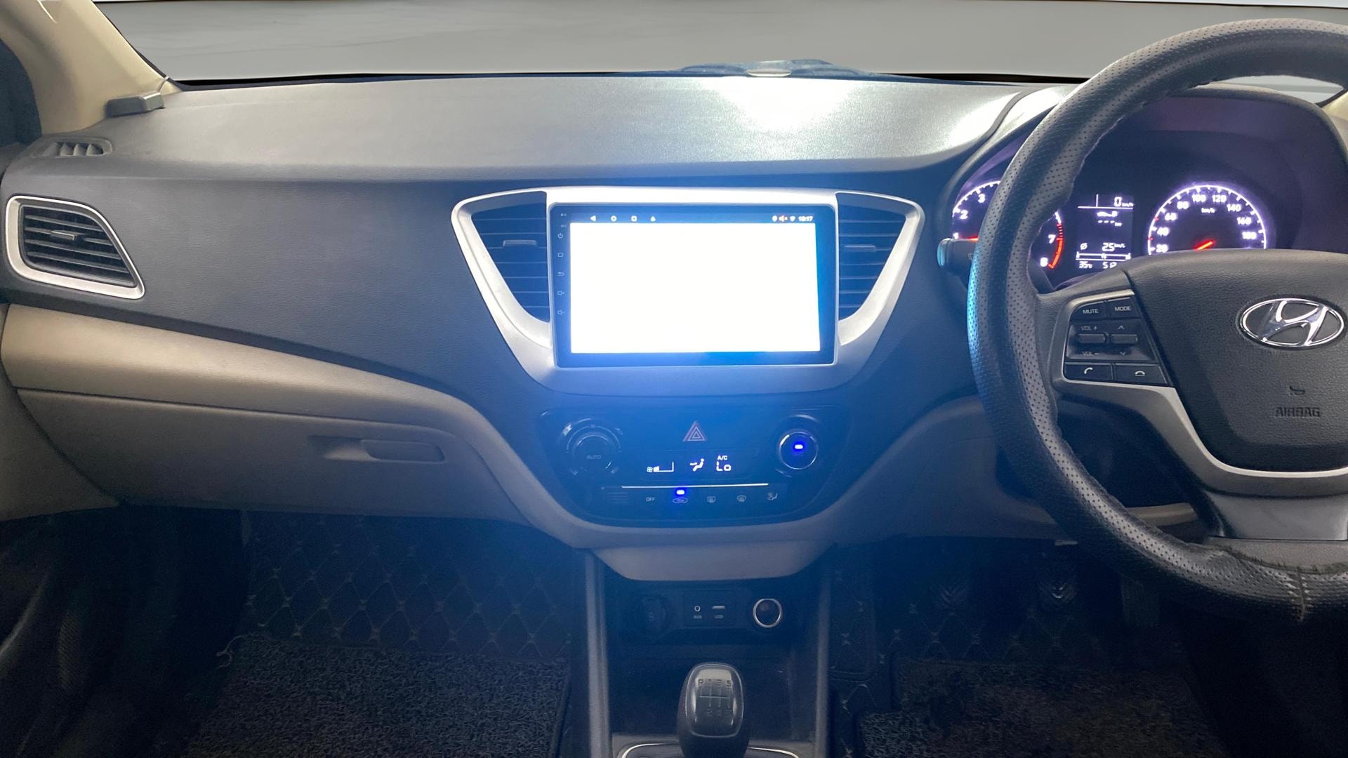 View 2019 Hyundai Verna 1.4 VTVT E Image 18 Used 2019 Hyundai Verna 1.4 VTVT E Image 18