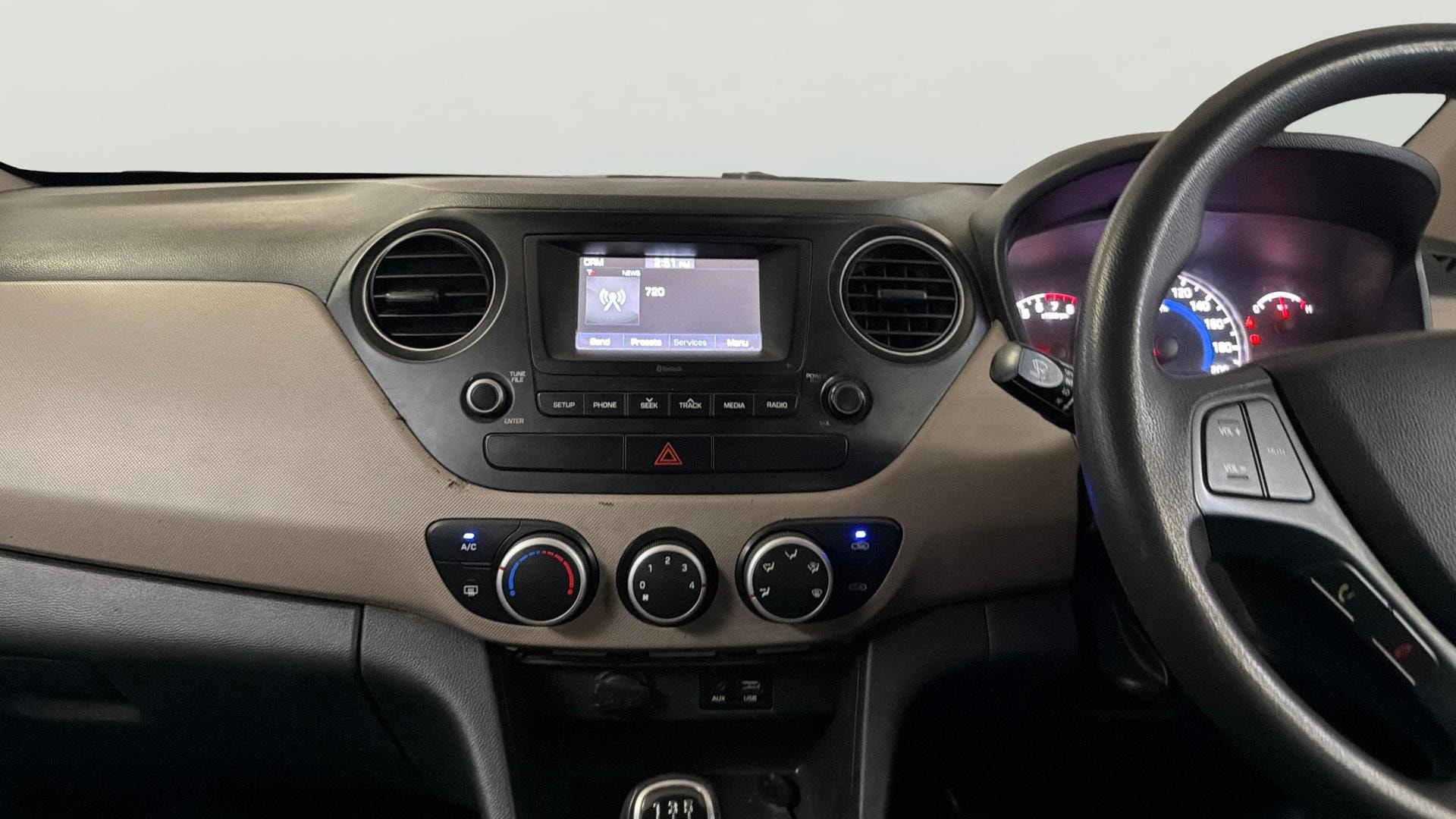 View 2018 Hyundai Grand i10 Sportz 1.2 Kappa Image 17 Used 2018 Hyundai Grand i10 Sportz 1.2 Kappa Image 17