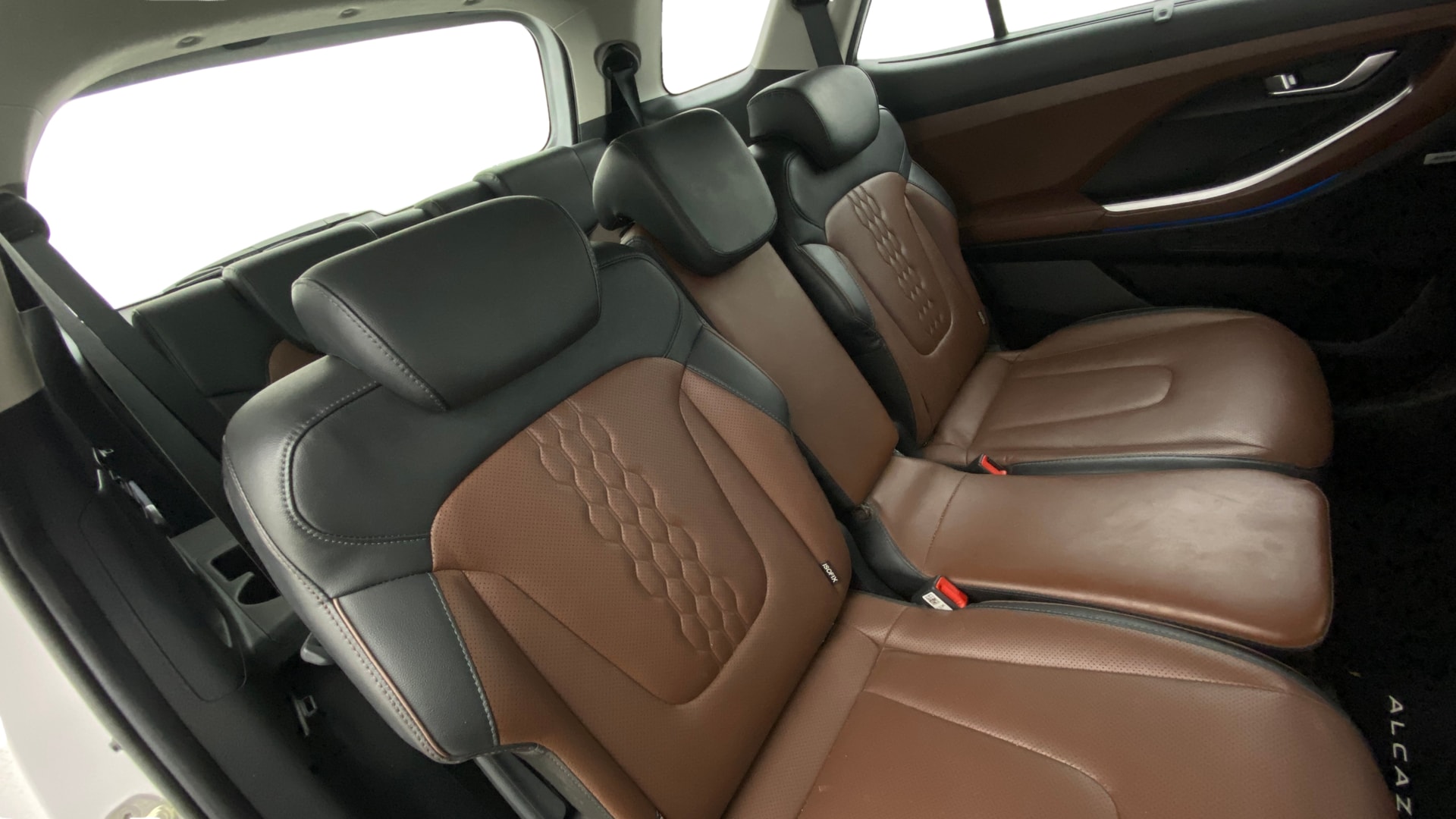 View 2021 Hyundai Alcazar Prestige 6 Seater MT Petrol Image 38 Used 2021 Hyundai Alcazar Prestige 6 Seater MT Petrol Image 38