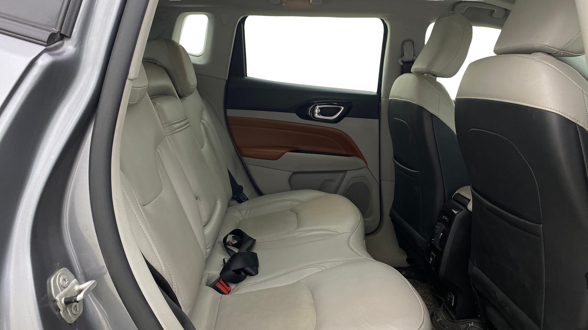 View 2021 Jeep Compass Limited (O)1.4 Multi AIR Petrol DDCT AT BS IV Image 31 Used 2021 Jeep Compass Limited (O)1.4 Multi AIR Petrol DDCT AT BS IV Image 31