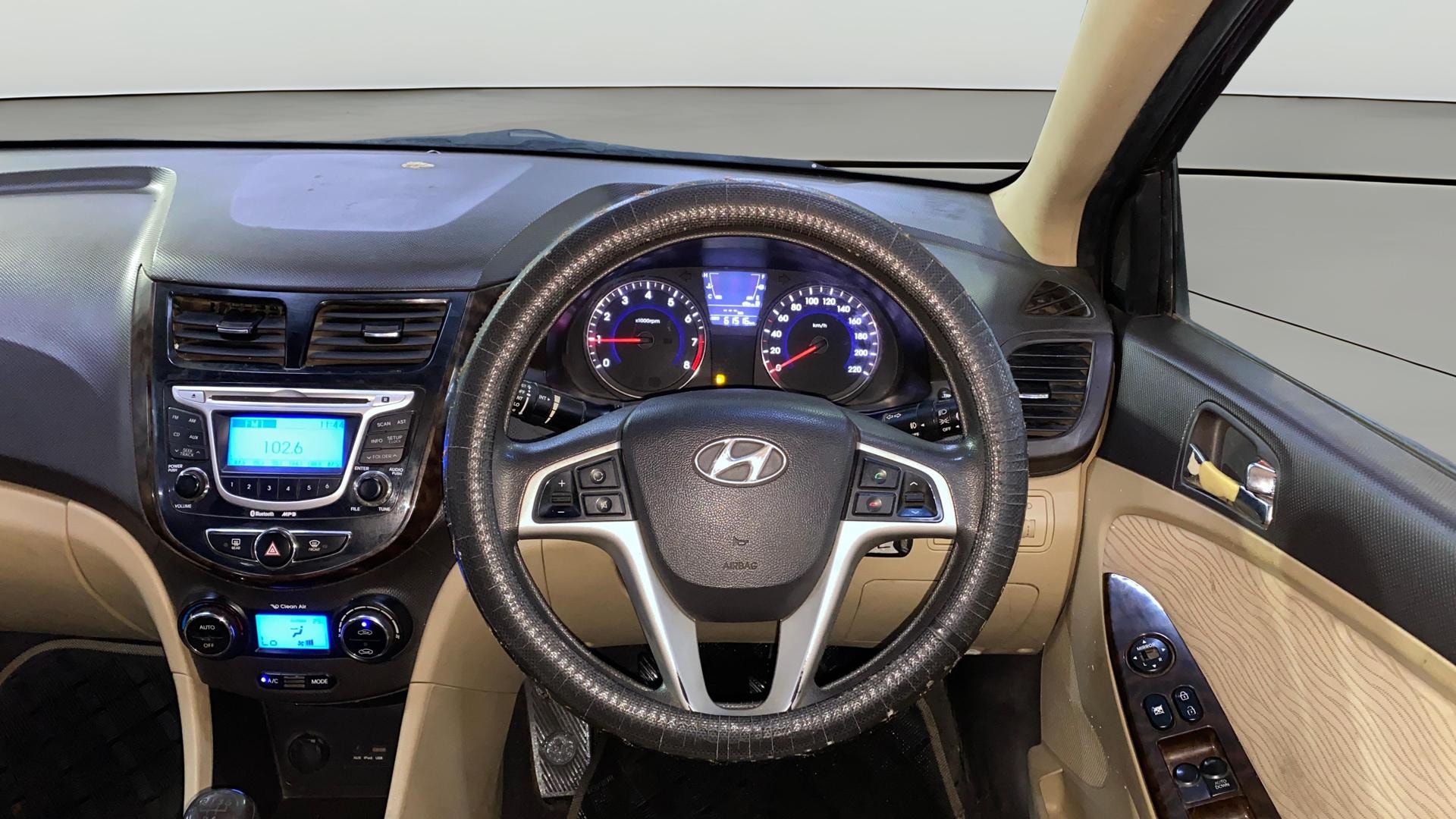 View 2013 Hyundai Fluidic Verna 1.6 VTVT EX Image 14 Used 2013 Hyundai Fluidic Verna 1.6 VTVT EX Image 14