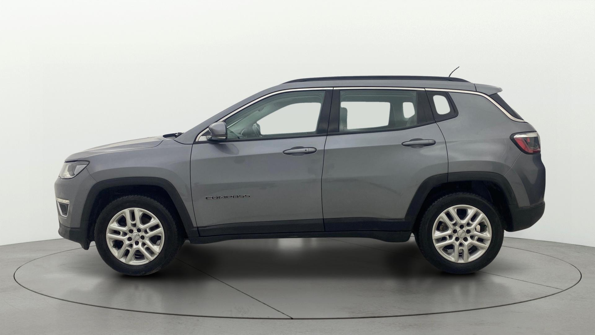 View 2019 Jeep Compass Limited 4X4 2.0 Diesel BS IV Image 5 Used 2019 Jeep Compass Limited 4X4 2.0 Diesel BS IV Image 5