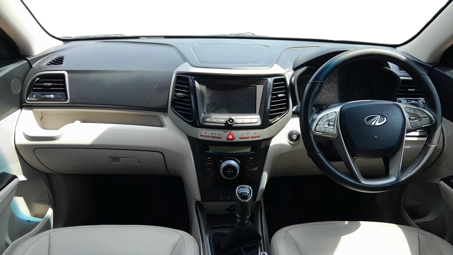 View 2019 Mahindra XUV300 W4 Petrol BS IV Image 31 Used 2019 Mahindra XUV300 W4 Petrol BS IV Image 31