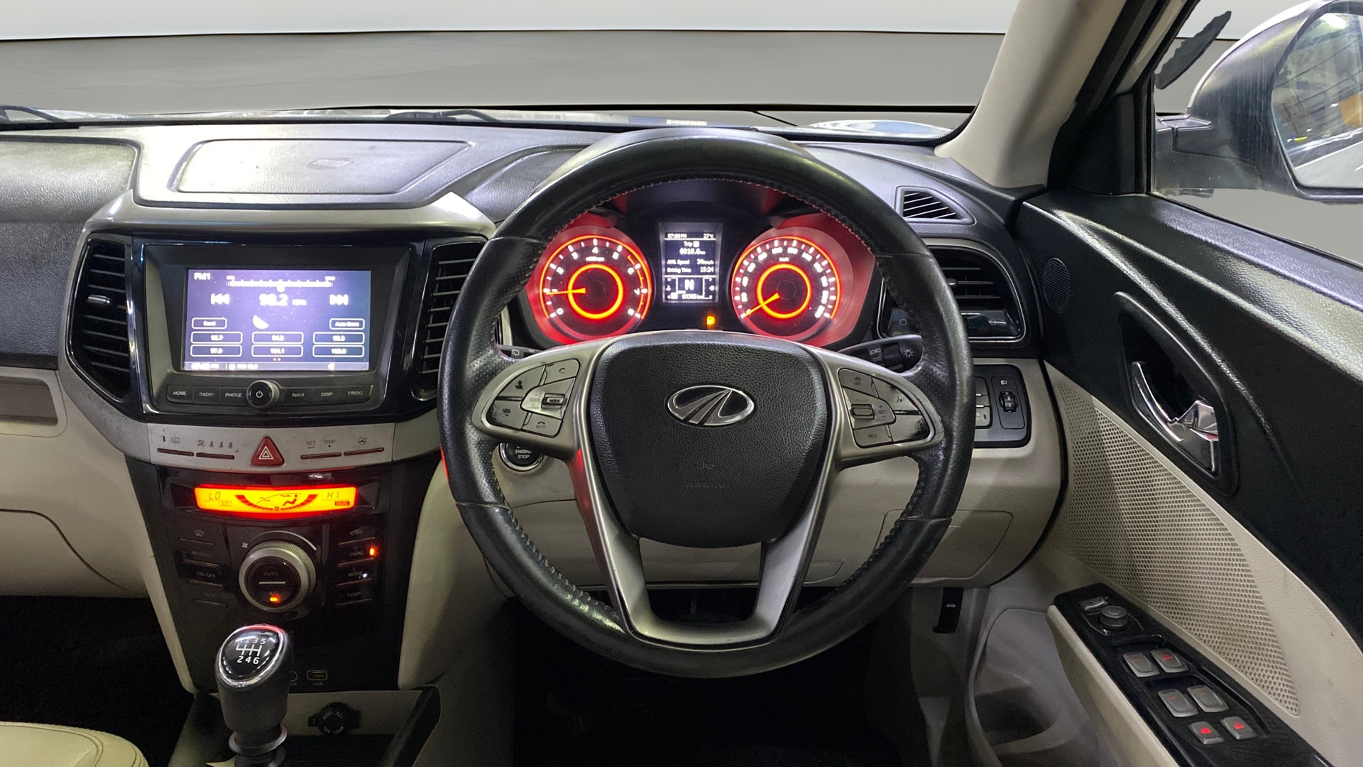 View 2019 Mahindra XUV300 W4 Petrol BS IV Image 34 Used 2019 Mahindra XUV300 W4 Petrol BS IV Image 34