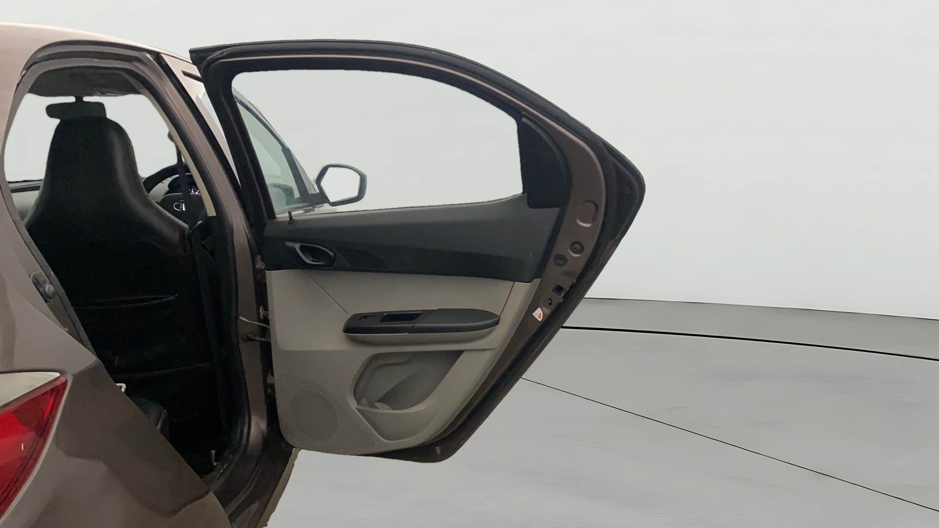 View 2018 Tata Tiago Revotorq XB Image 6 Used 2018 Tata Tiago Revotorq XB Image 6