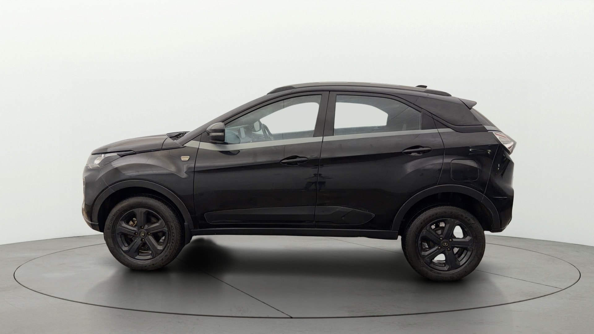 View 2022 Tata Nexon Revotron XE Image 5 Used 2022 Tata Nexon Revotron XE Image 5