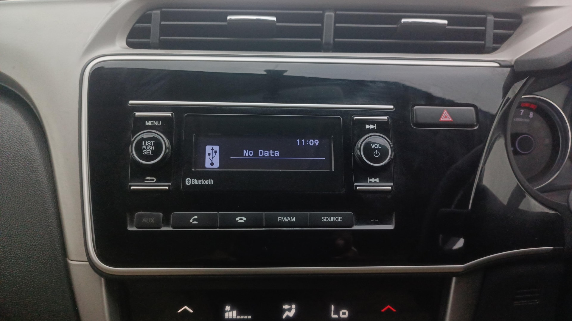 View 2017 Honda City ZX MT Diesel Anniversary Edition Image 18 Used 2017 Honda City ZX MT Diesel Anniversary Edition Image 18
