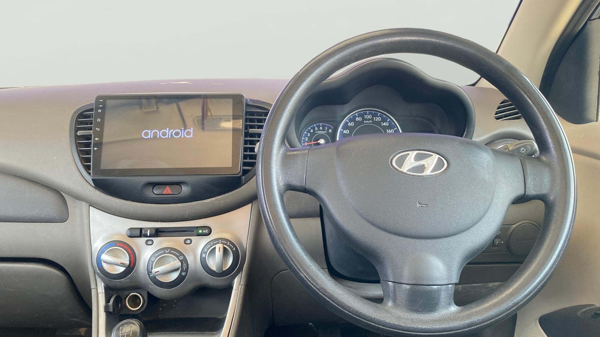 View 2013 Hyundai i10 1.2 Magna MT Image 20 Used 2013 Hyundai i10 1.2 Magna MT Image 20