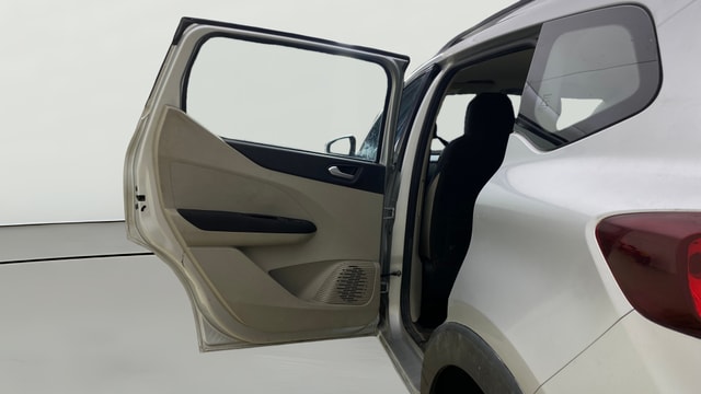 View Renault Triber Image 15 Used Renault Triber Image 15
