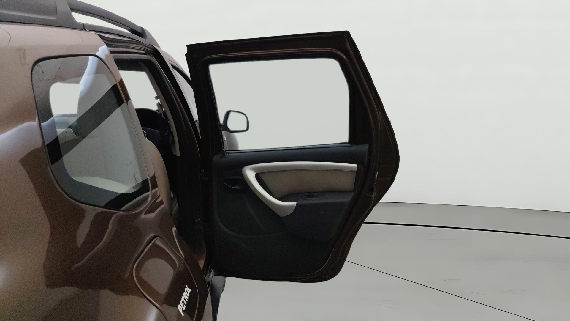 View 2013 Renault Duster Petrol RXL Image 7 Used 2013 Renault Duster Petrol RXL Image 7