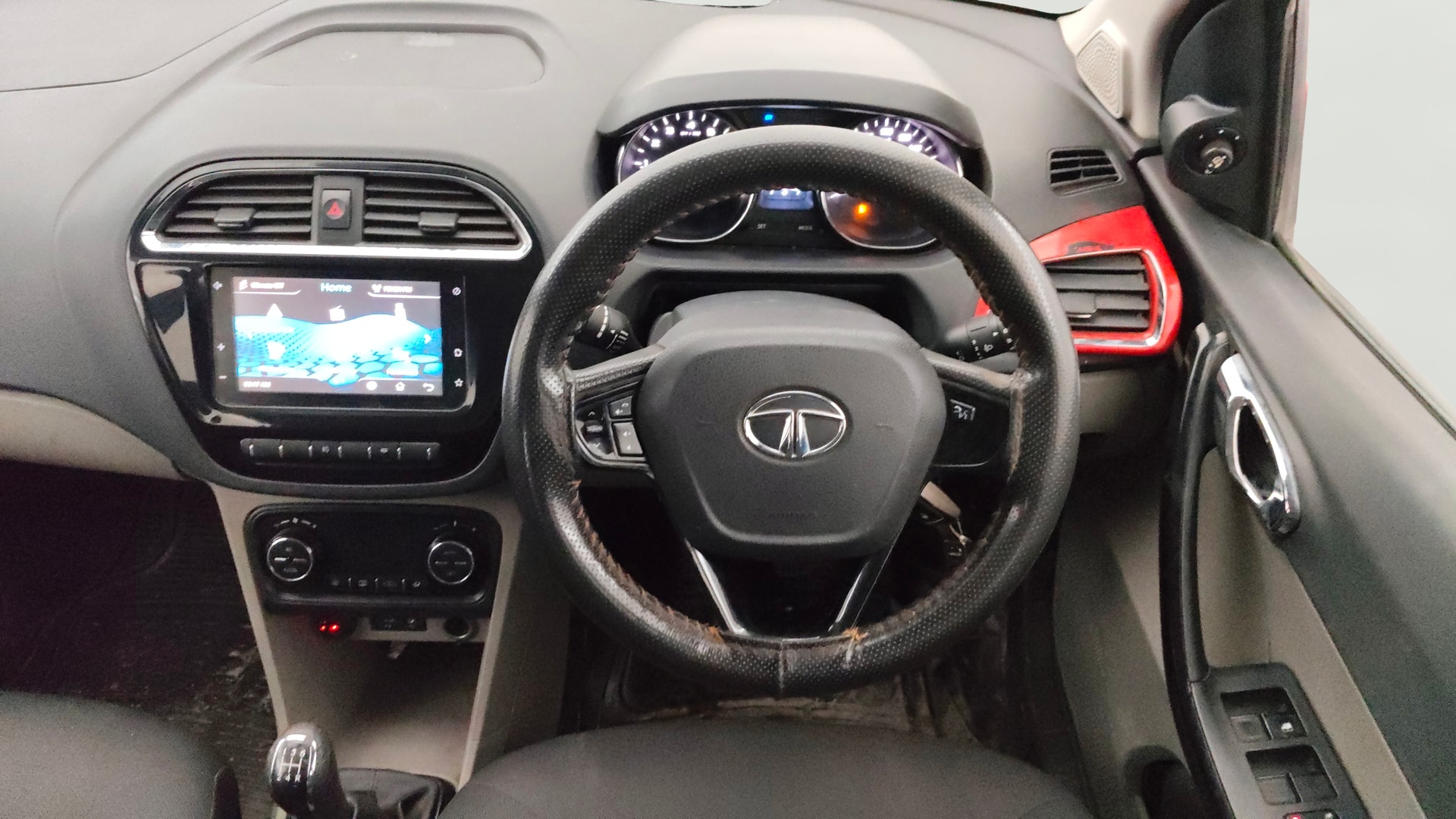 View 2019 Tata Tiago Revotorq XB Image 20 Used 2019 Tata Tiago Revotorq XB Image 20