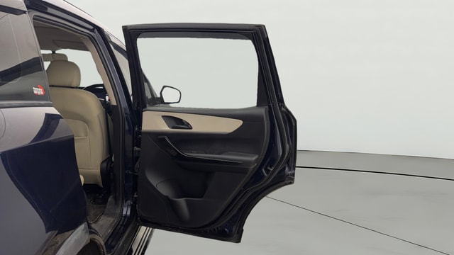 View Mahindra XUV700 Image 7 Used Mahindra XUV700 Image 7
