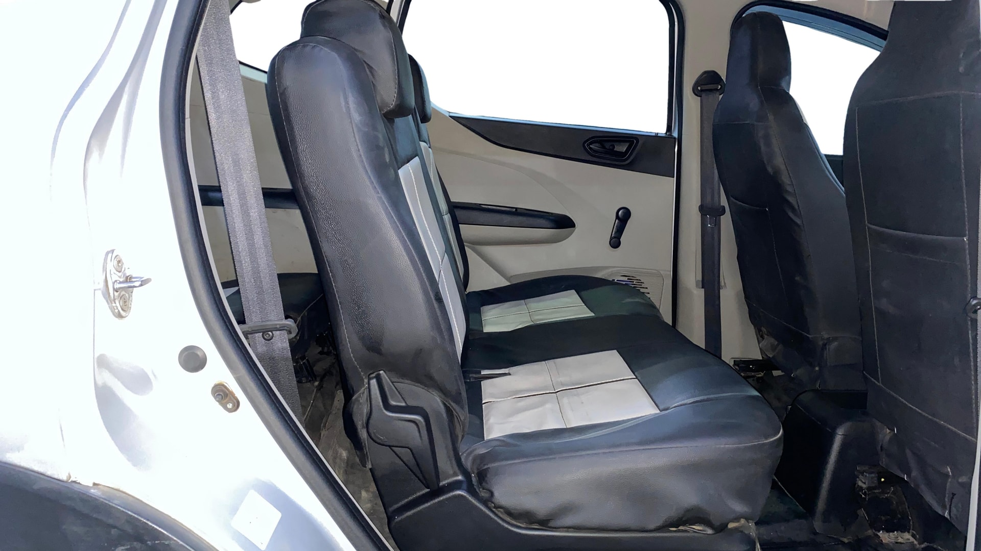 View 2020 Renault Triber RXE Image 30 Used 2020 Renault Triber RXE Image 30