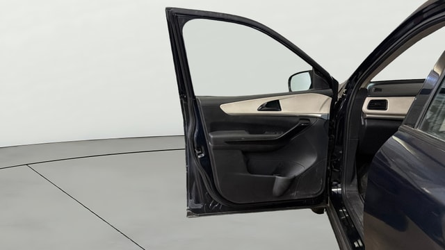 View Mahindra XUV700 Image 31 Used Mahindra XUV700 Image 31