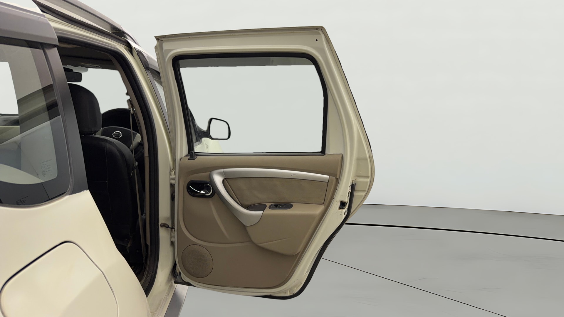 View 2014 Nissan Terrano XL P Image 7 Used 2014 Nissan Terrano XL P Image 7