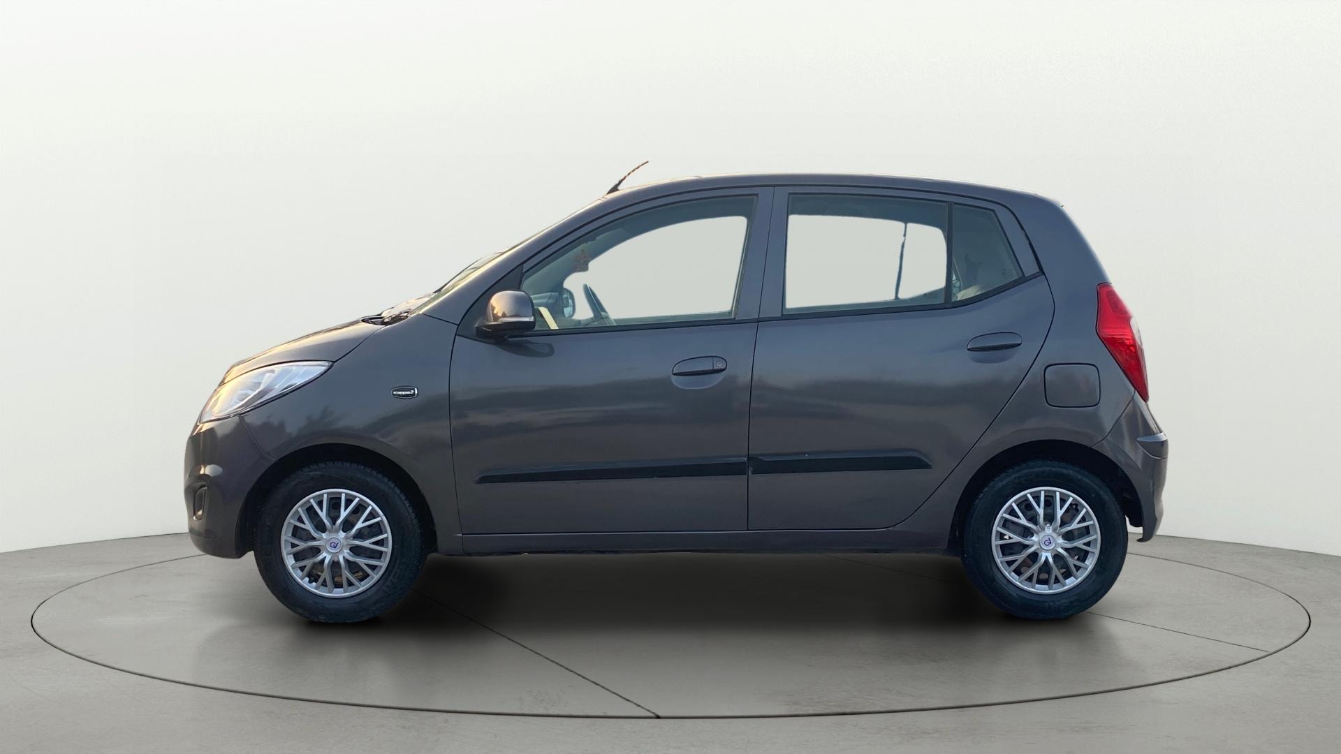 View 2013 Hyundai i10 1.2 Magna MT Image 5 Used 2013 Hyundai i10 1.2 Magna MT Image 5