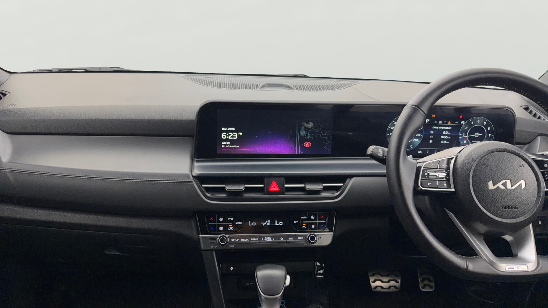 View 2024 Kia Seltos GTX Plus (S) DCT Dual Tone Image 32 Used 2024 Kia Seltos GTX Plus (S) DCT Dual Tone Image 32