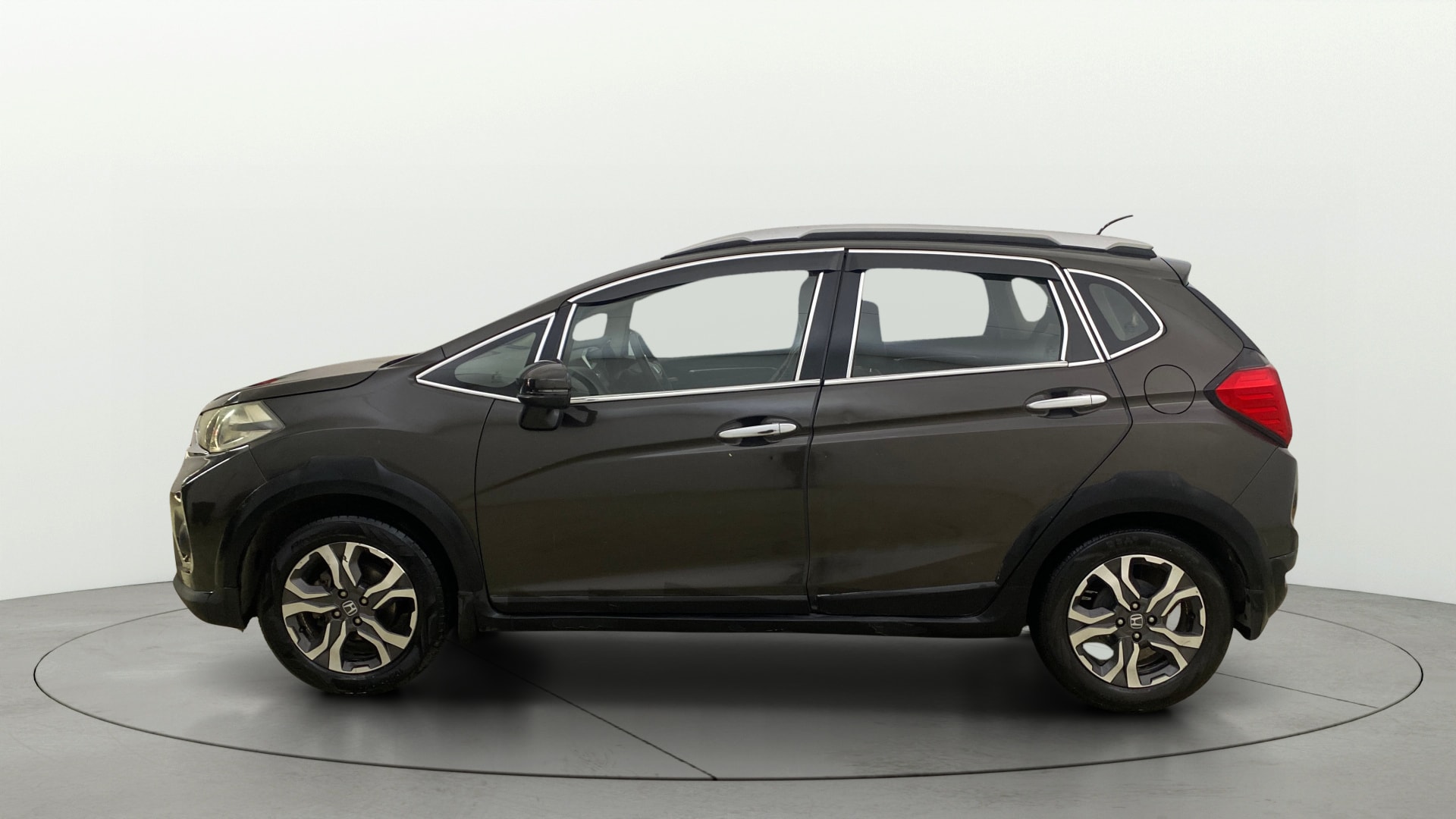 View 2017 Honda WR-V S MT Diesel Edge Edition Image 5 Used 2017 Honda WR-V S MT Diesel Edge Edition Image 5