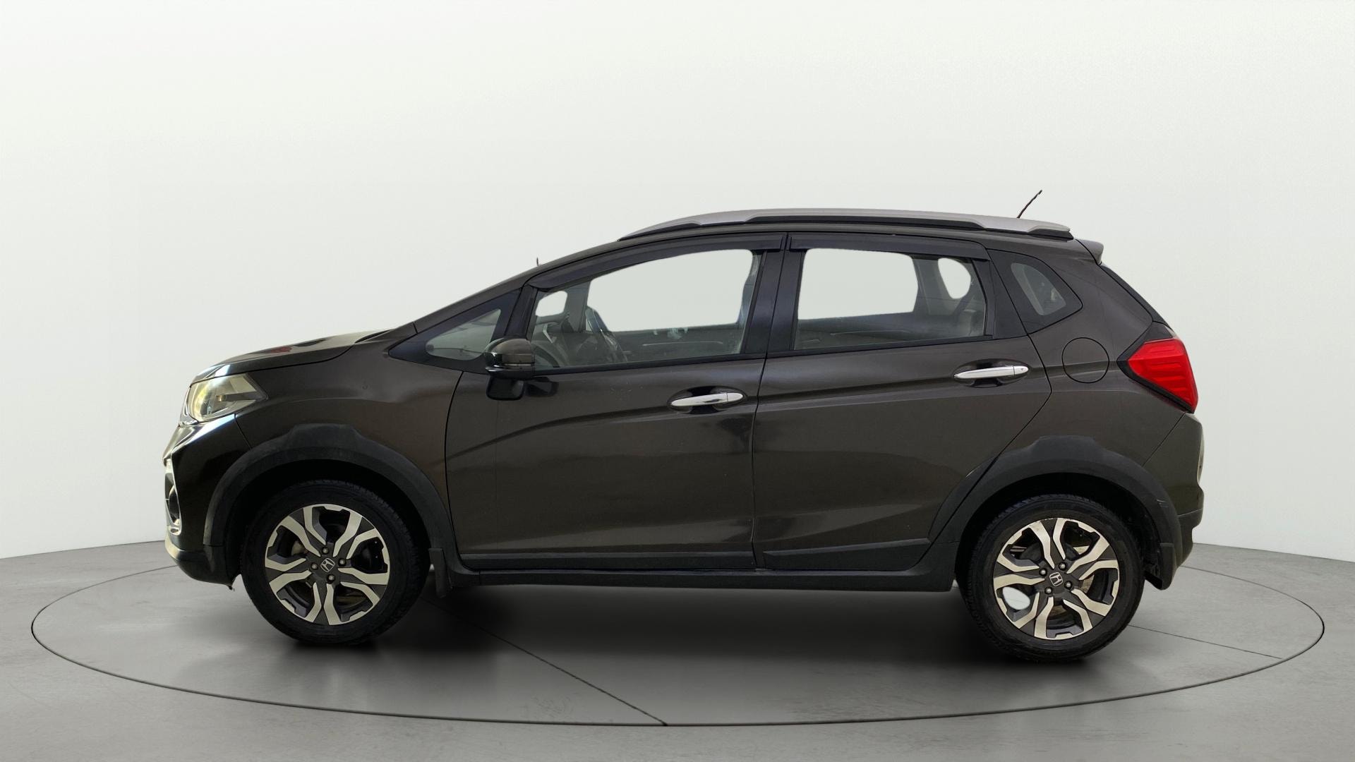 View 2018 Honda WR-V S MT Diesel Edge Edition Image 5 Used 2018 Honda WR-V S MT Diesel Edge Edition Image 5