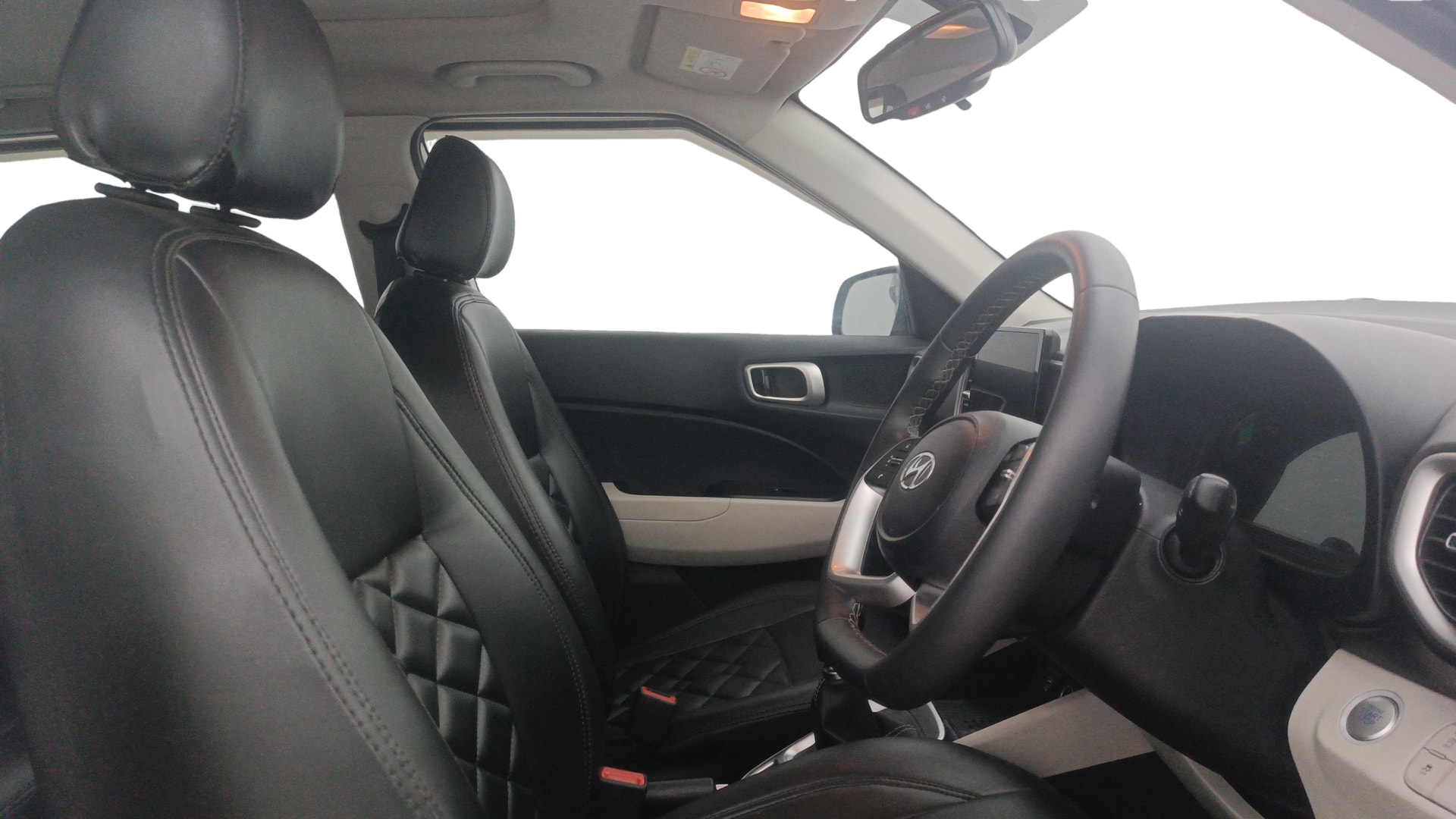 View 2024 Hyundai Venue SX 1.2 Petrol MT Image 28 Used 2024 Hyundai Venue SX 1.2 Petrol MT Image 28