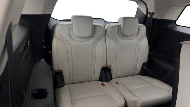 View Mahindra XUV700 Image 10 Used Mahindra XUV700 Image 10