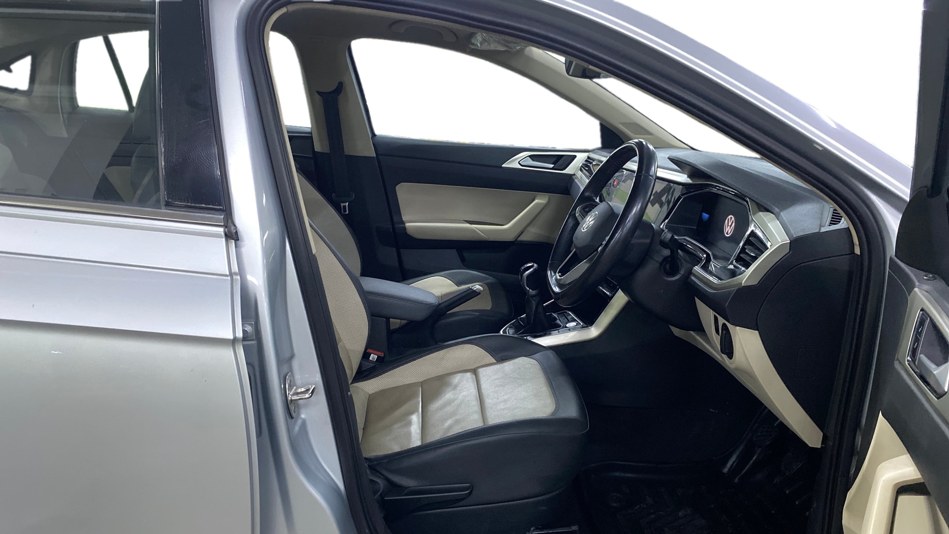 View 2022 Volkswagen Virtus Topline 1.0 TSI MT Image 18 Used 2022 Volkswagen Virtus Topline 1.0 TSI MT Image 18