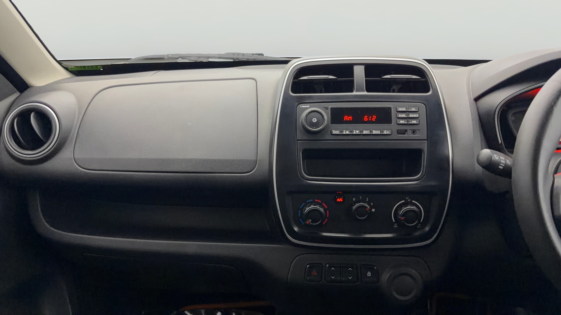 View 2019 Renault Kwid RXL Image 17 Used 2019 Renault Kwid RXL Image 17
