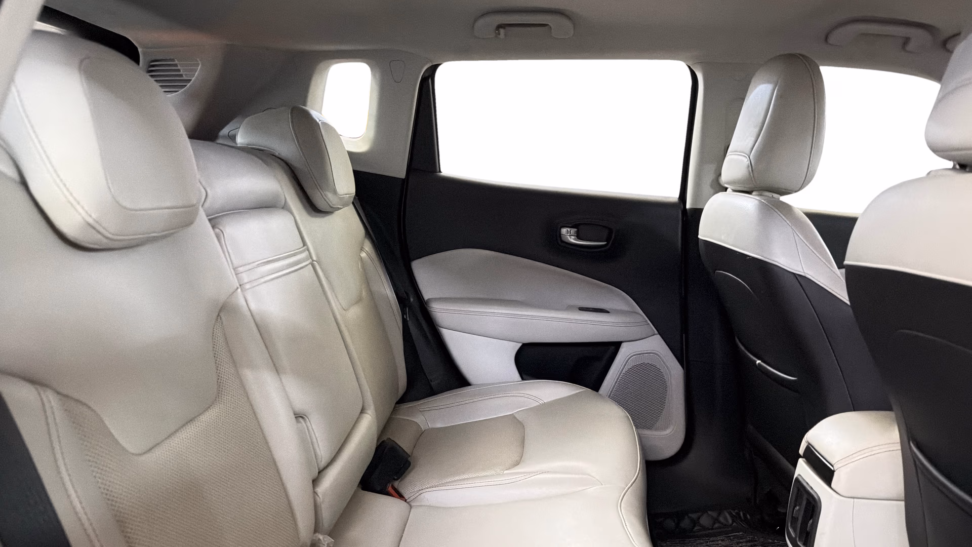 View 2018 Jeep Compass Limited 1.4 Multi AIR Petrol DDCT AT BS IV Image 29 Used 2018 Jeep Compass Limited 1.4 Multi AIR Petrol DDCT AT BS IV Image 29