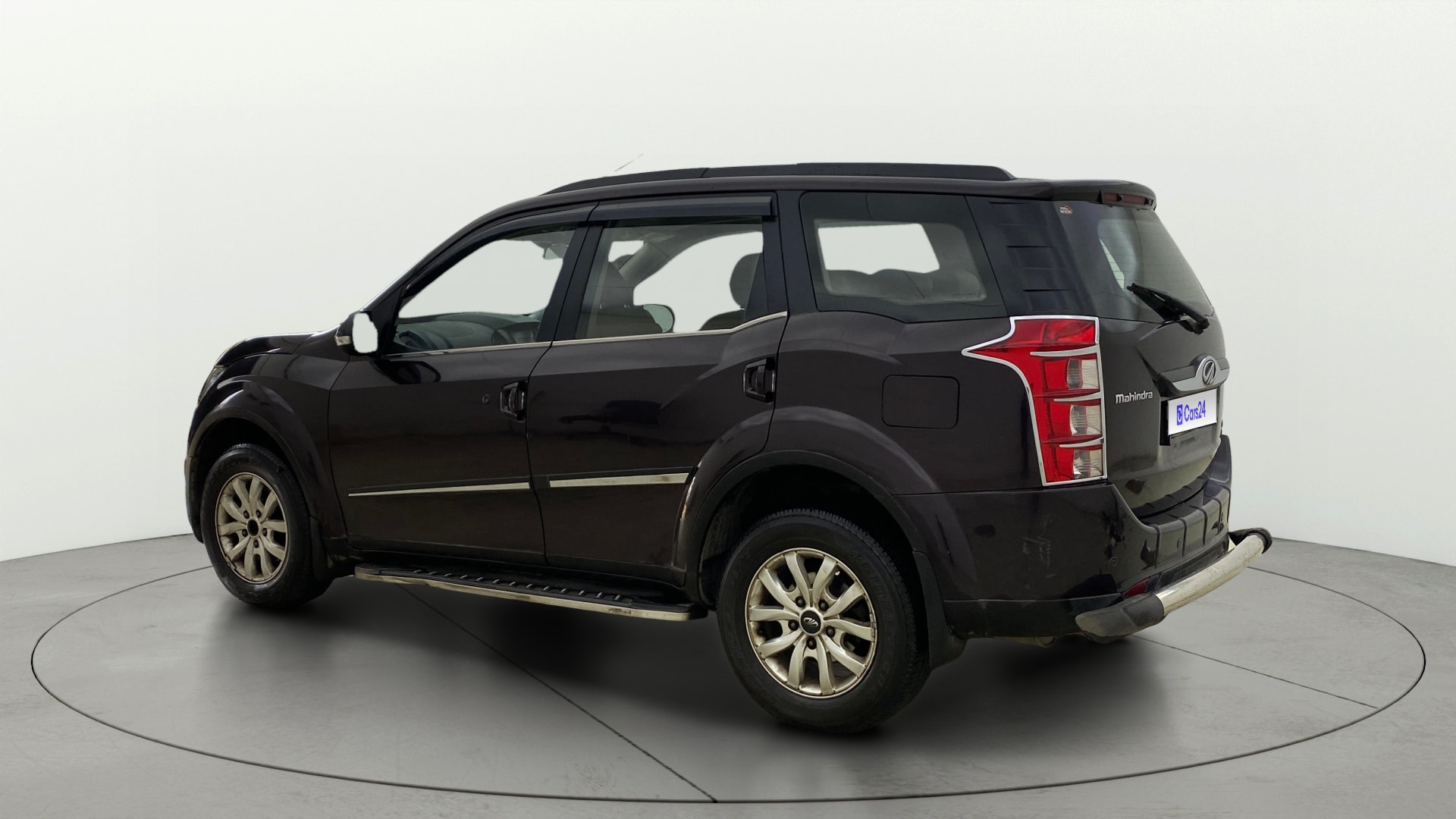 View 2017 Mahindra XUV500 W10 FWD AT Image 2 Used 2017 Mahindra XUV500 W10 FWD AT Image 2