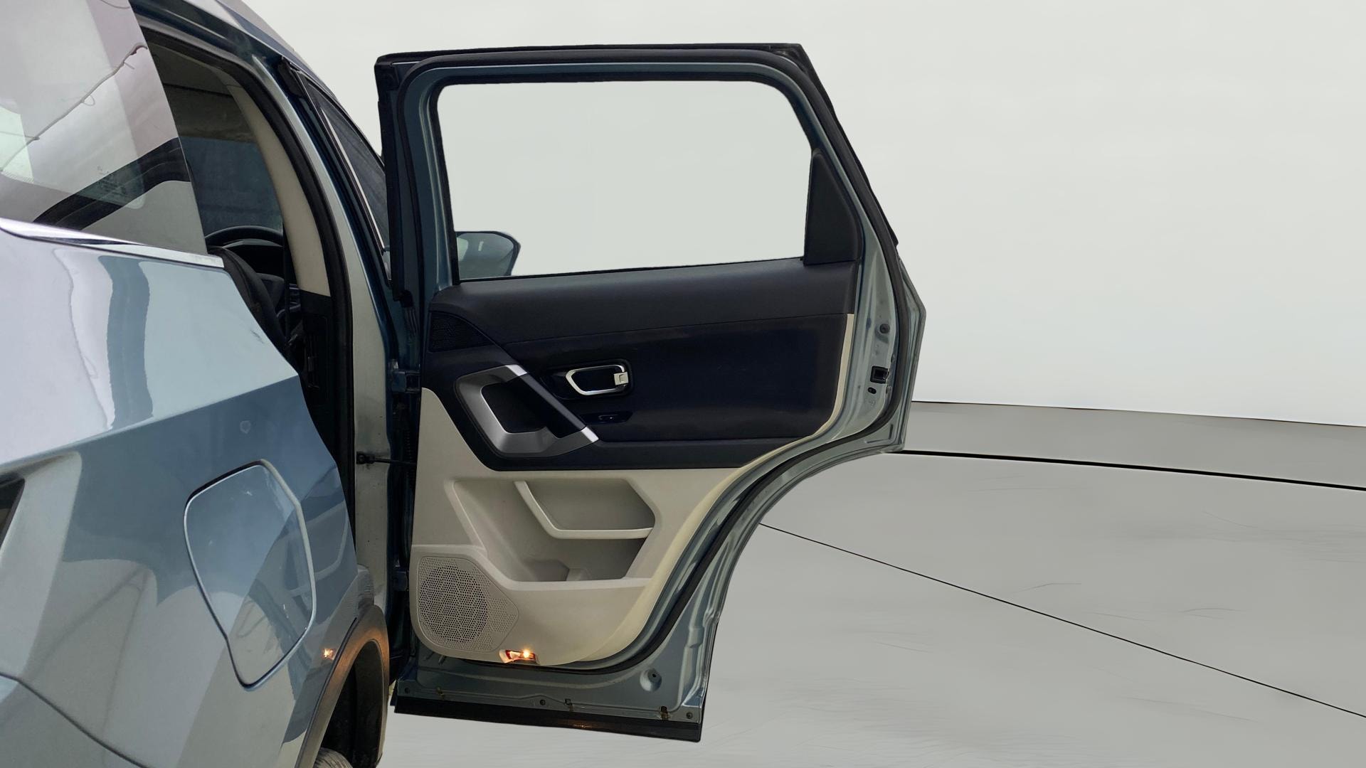 View 2022 Tata Safari XTA Plus Image 6 Used 2022 Tata Safari XTA Plus Image 6