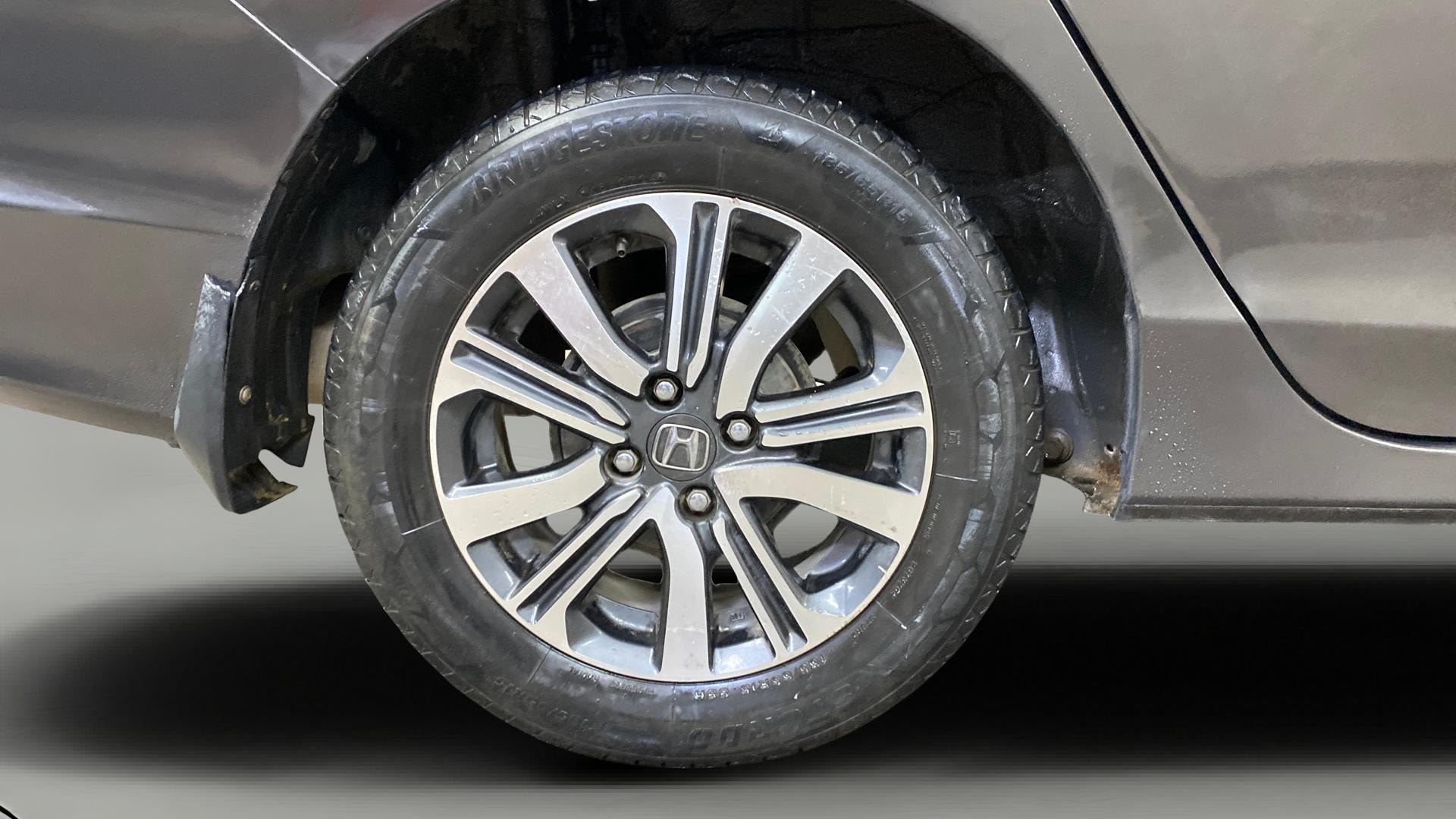 View 2023 Honda City ZX MT Diesel Anniversary Edition Image 24 Used 2023 Honda City ZX MT Diesel Anniversary Edition Image 24