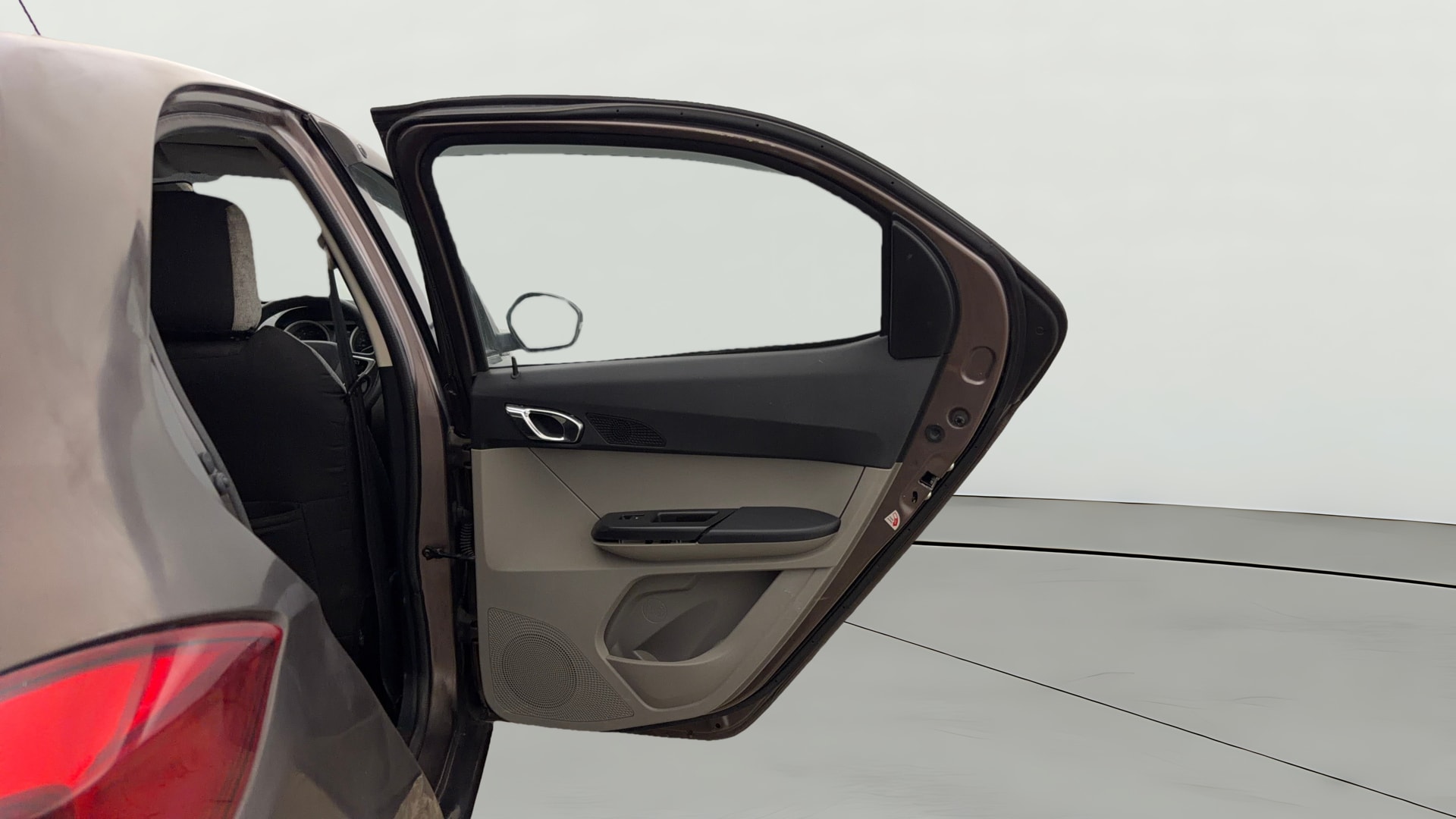 View 2017 Tata Tiago Revotorq XB Image 7 Used 2017 Tata Tiago Revotorq XB Image 7