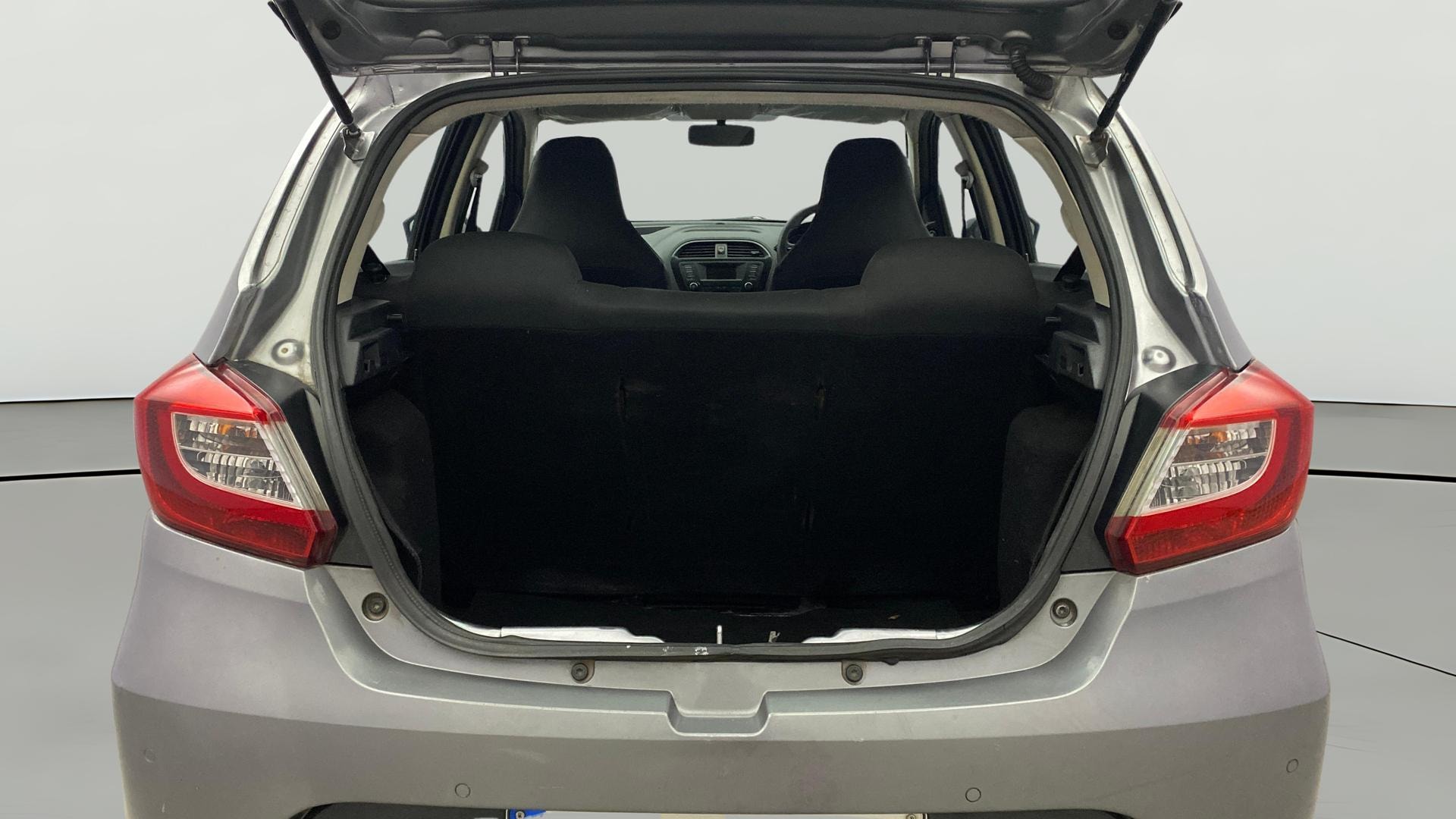 View 2019 Tata Tiago Revotorq XB Image 37 Used 2019 Tata Tiago Revotorq XB Image 37