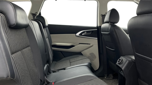 View Kia Carens Image 37 Used Kia Carens Image 37