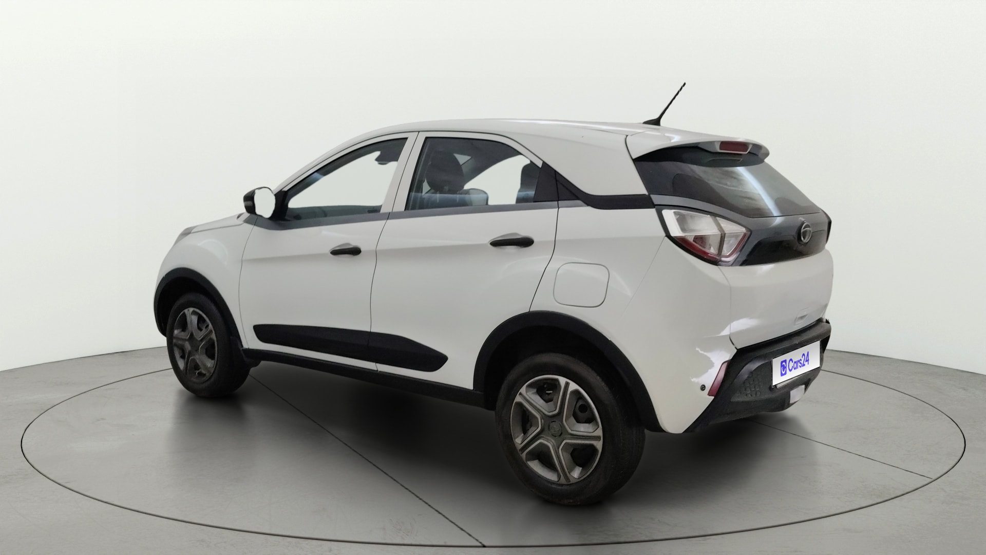 View 2018 Tata Nexon Revotron XM Image 2 Used 2018 Tata Nexon Revotron XM Image 2