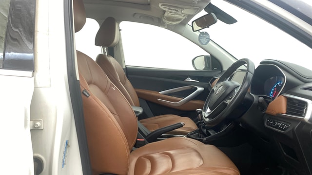 View MG Hector Plus Image 19 Used MG Hector Plus Image 19
