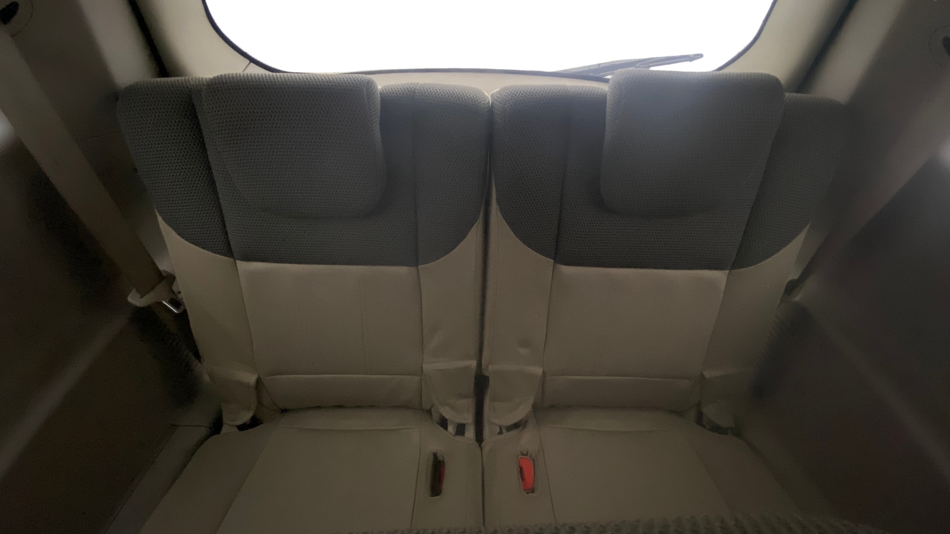 View 2017 Mahindra XUV500 W9 AT Image 10 Used 2017 Mahindra XUV500 W9 AT Image 10