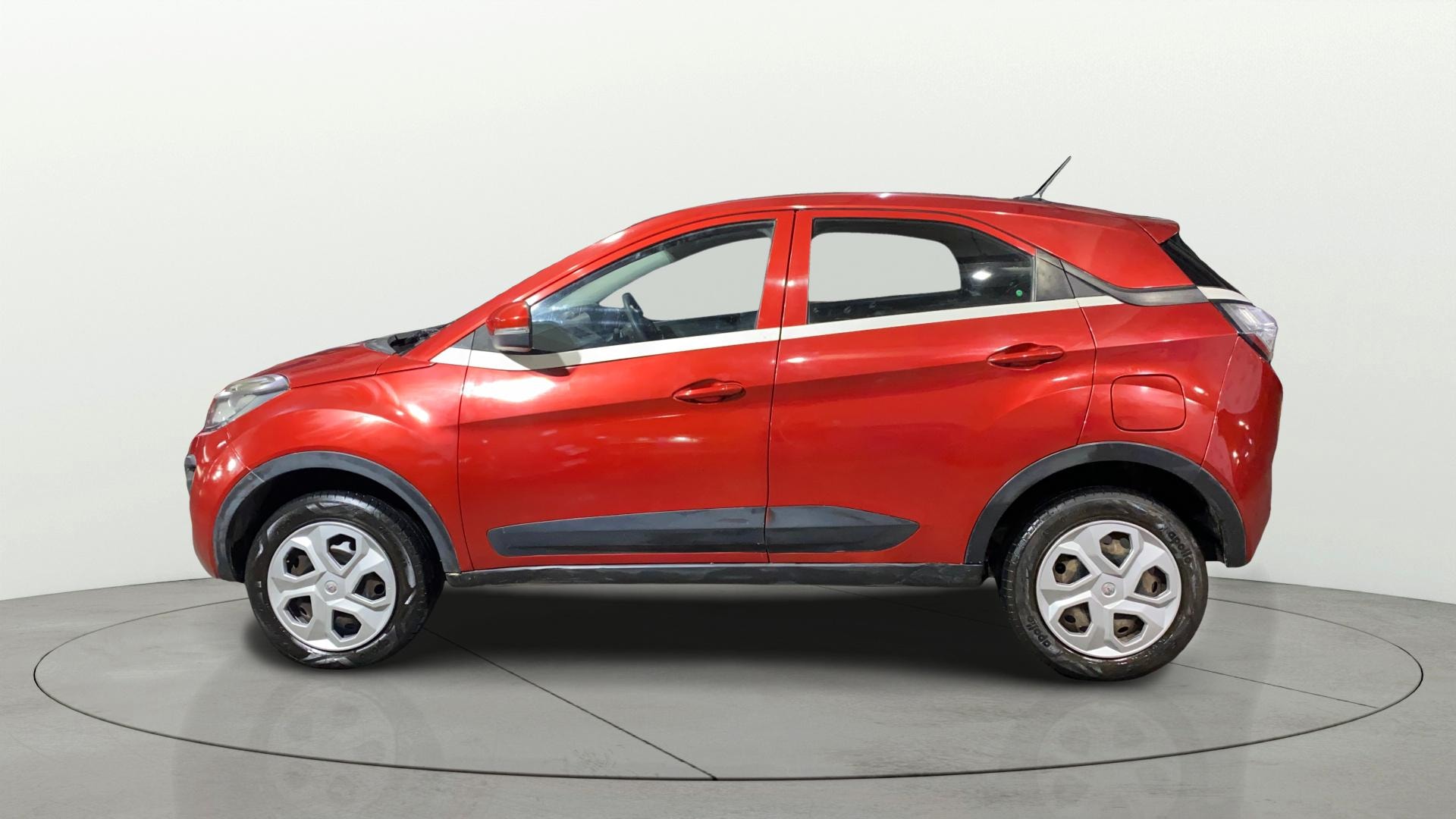 View 2018 Tata Nexon Revotron XM Image 5 Used 2018 Tata Nexon Revotron XM Image 5