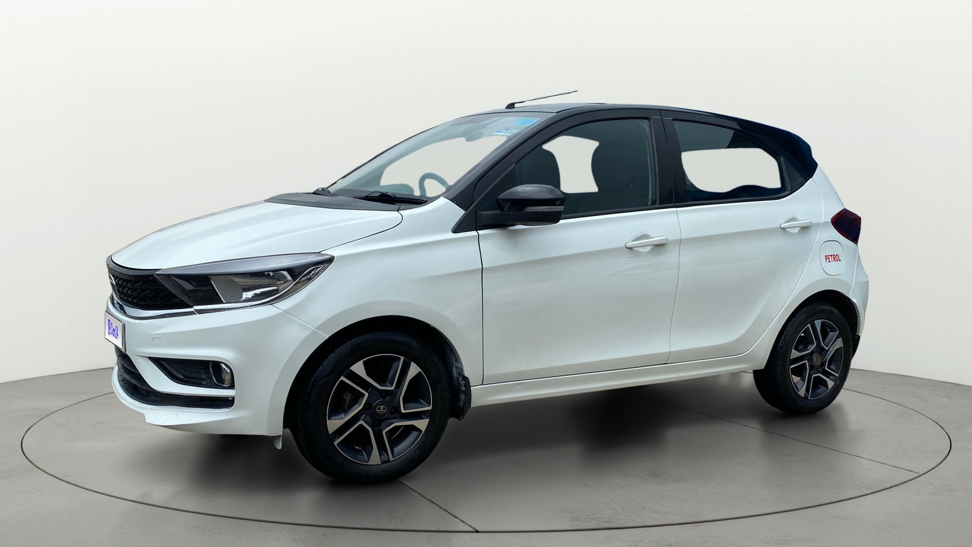 View 2020 Tata Tiago Revotorq XB Image 21 Used 2020 Tata Tiago Revotorq XB Image 21