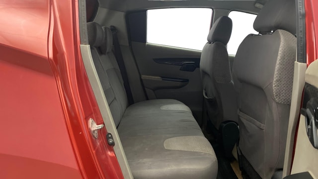View Mahindra KUV100 Image 33 Used Mahindra KUV100 Image 33