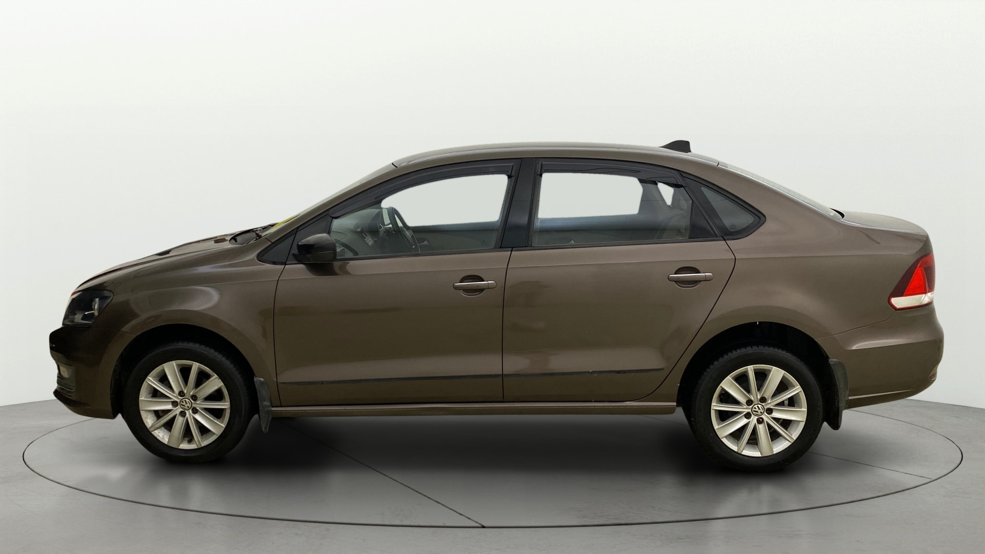 View 2015 Volkswagen Vento DSG Image 5 Used 2015 Volkswagen Vento DSG Image 5