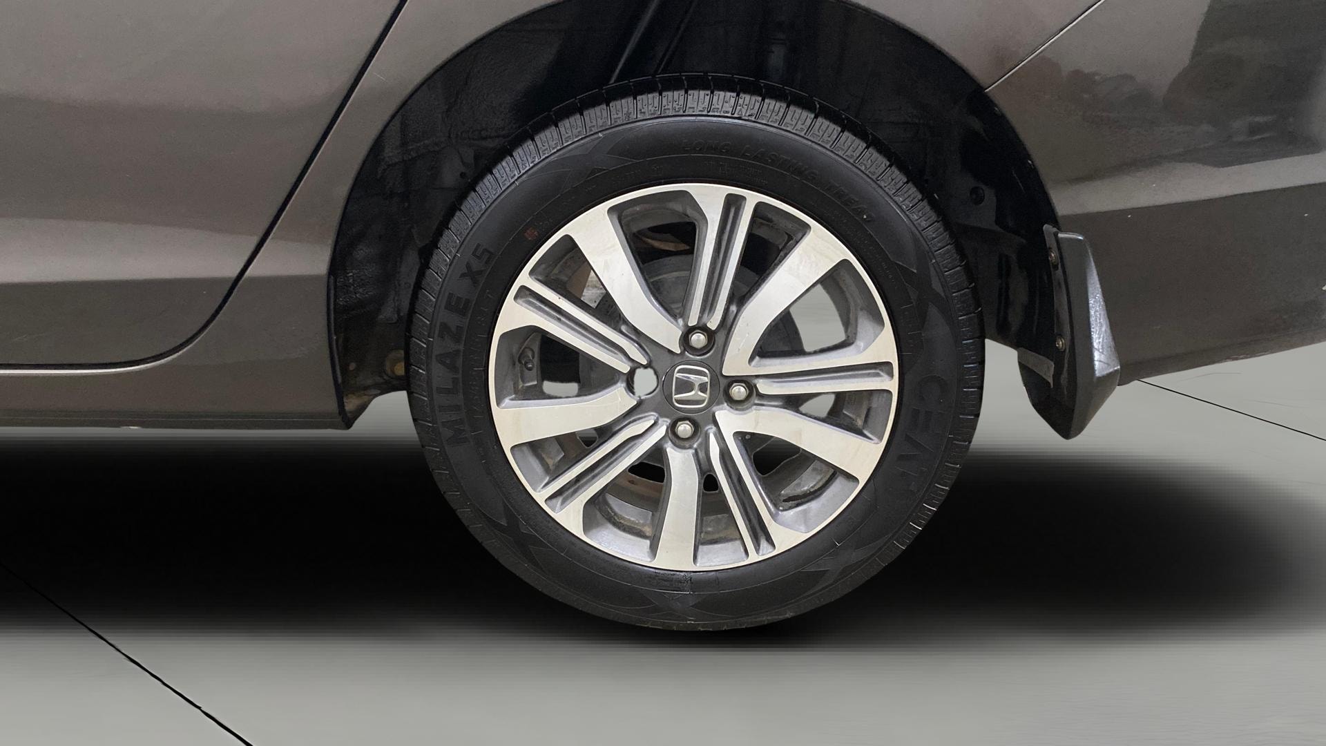 View 2022 Honda City ZX MT Diesel Anniversary Edition Image 12 Used 2022 Honda City ZX MT Diesel Anniversary Edition Image 12