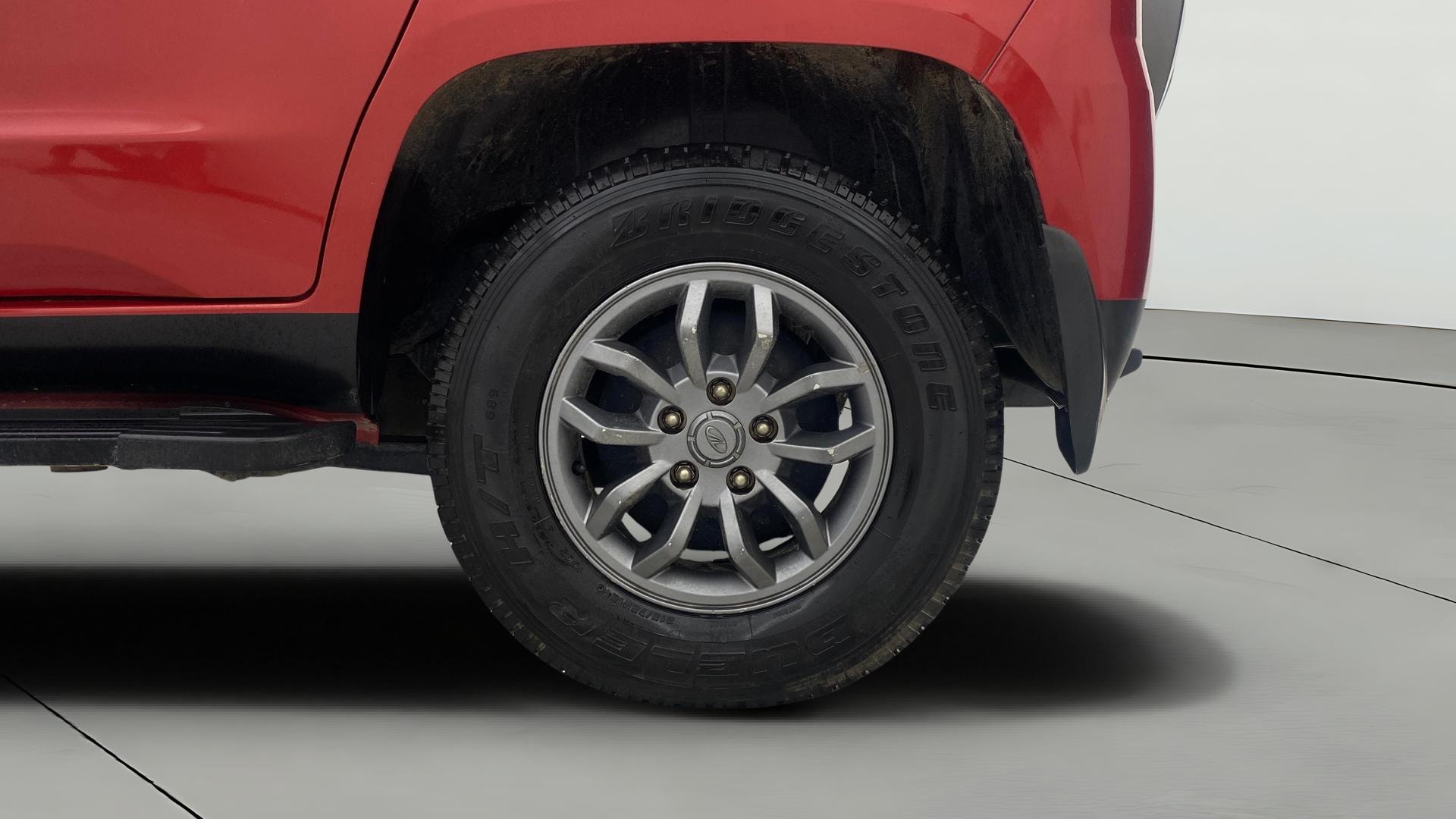 View 2018 Mahindra TUV300 T10 100HP Image 11 Used 2018 Mahindra TUV300 T10 100HP Image 11